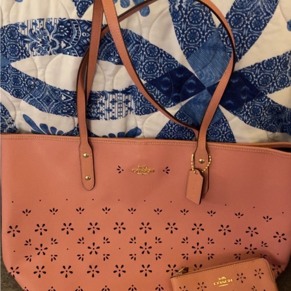 Coach Handbags - coach city laser bag in vintage floral